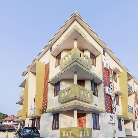 โอโย 71072 ลิเบอร์ตี้ อพาร์ตเมนต์ Hotel Kannur ภายนอก รูปภาพ