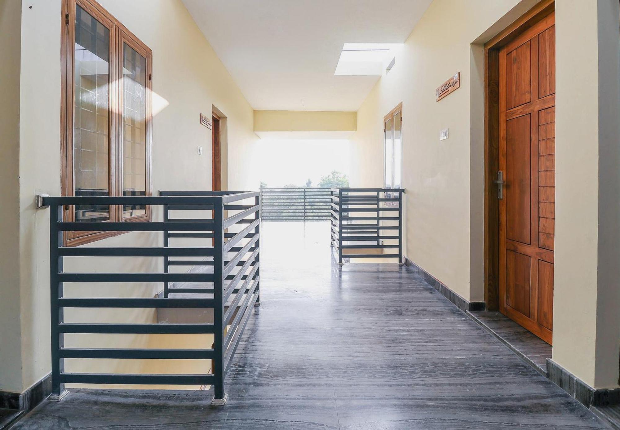 โอโย 71072 ลิเบอร์ตี้ อพาร์ตเมนต์ Hotel Kannur ภายนอก รูปภาพ